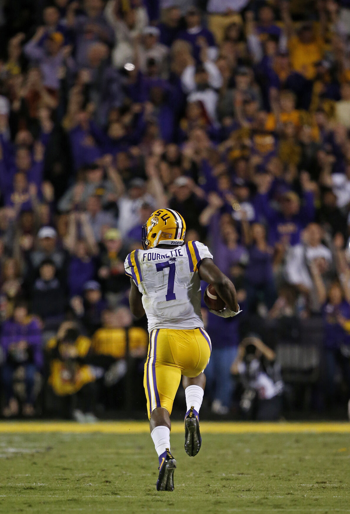 2016: Leonard Fournette breaks LSU’s single-game rushing record on first 8 carries